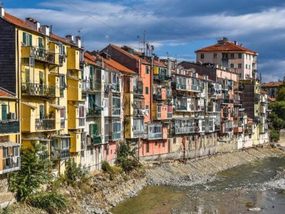 A Casa Di Pizz - Bilocale Con Parcheggio Privato Apartamento Savona Exterior foto